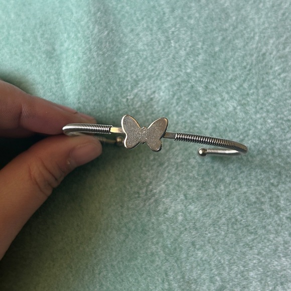 🍓VTG DEADSTOCK 1980s SILVER BUTTERFLY BANGLE BRACELET - Picture 4 of 6